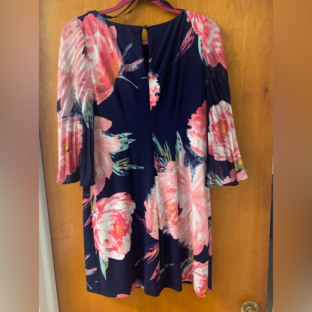 Adorable floral dress!